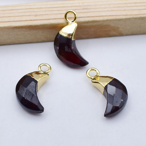 Colgante de Granate en Forma de Media Luna 5x16mm |   Amuleto de media luna |   Colgante Rojo Hecho a Mano con Baño de Oro para la Creación de Joyas y Regalos de Amor - Product Image 5