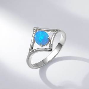 Anillo de Oro Blanco de 18K con Ópalo Azul Corte Ovalado, Marco Cuadrado Geométrico, Fabricante de Joyería Fina Personalizada - Product Image 1
