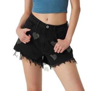 Short en jean noir taille haute avec embellissements en sequins en forme de cœur, ourlet effiloché, style cinq poches, fermeture boutonnée, tenue décontractée - Product Image 1