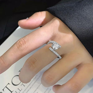 Anillo de boda de oro blanco puro de 10k 14k con diamantes cultivados en laboratorio de corte redondo estilo eternidad y engaste de púas - Product Image 4