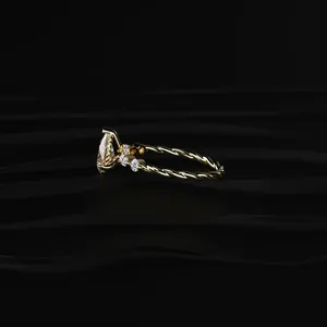 Nouvelle Collection : Bague en Diamant Poire avec Accents de Diamants Marquise et Ronds, Accents Scintillants, Pierre Centrale Éclatante D-E VVS-VS - Product Image 3