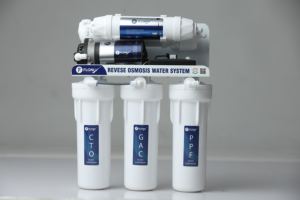 Purificateur d'eau par osmose inverse à consommation directe, système de filtration à cinq étapes, pour usage domestique et extérieur sous évier - Product Image 1