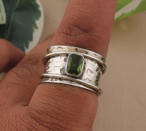 Anillo de banda con engaste de bisel de peridoto natural, plata de ley 925, piedra preciosa verde oliva auténtica, piedra de nacimiento de agosto, joyería apilable - Product Image 5