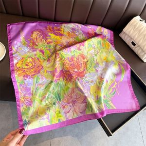 ผ้าพันคอไหมสี่เหลี่ยมหรูหราขนาด 70 ซม. สำหรับผู้หญิง ผ้าพันคอพิมพ์ลายดอกไม้สัมผัสนุ่มดุจไหม ผ้าโพกศีรษะแฟชั่นสำหรับสุภาพสตรี ผ้าพันคอแบบผูกผม และริบบิ้นผูกกระเป๋า - Product Image 6