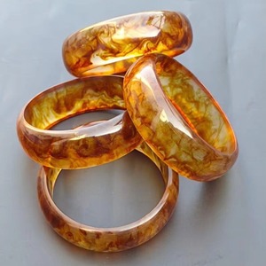 กำไลข้อมือเรซิ่นงานแฮนด์เมด งานฝีมือสีสันสดใสสำหรับผู้หญิง สไตล์สำหรับใช้ในชีวิตประจำวัน - Product Image 1