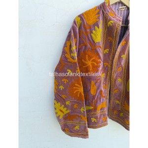 Veste en velours pour femme, veste brodée à la main avec des motifs floraux, veste de luxe Suzani, doublure intérieure en coton, veste d'hiver - Product Image 3