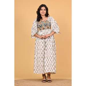 Robe longue maxi en coton à fleurs bohèmes pour femmes, style smocké, robe de soirée d'été - Product Image 1