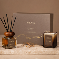 Оптовый набор AIKUN: Декоративный подарочный ароматический набор класса люкс с амберовой квадратной ароматической свечой, диффузором с ротанговыми палочками и круглой крышкой, в розничной упаковке