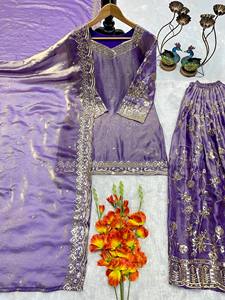 Nouvelle tenue de soirée design pour femme : haut et pantalon palazzo. Avec un dupatta élégant et des broderies - Product Image 1