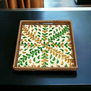 Plateau en rotin fait main de luxe avec incrustation de nacre, élégant plateau de service tissé en mosaïque de coquillages pour une décoration élégante de la maison et de la table - Product Image 1