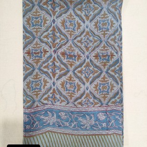 Écharpes en gros fabriquées en coton doux à 100 %, magnifiquement imprimées à la main avec motifs floraux uniques, écharpes d'été - Product Image 2