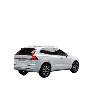 Volvo XC60 B5 Ultimate 2023 con Cámara Trasera, Caja de Cambios Automática, Asientos de Cuero, Volante a la Izquierda - 24,969 km, Color Brillante - Product Image 1