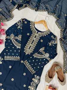 ชุดเสื้อผ้าพร้อมใส่ ดีไซน์สวยงาม ปักลายด้วยด้ายซารีและด้ายปักแบบดั้งเดิม ผ้าเครปธรรมชาติ พร้อมกางเกงและผ้าคลุมไหล่ ตัดเย็บสำเร็จ - Product Image 5