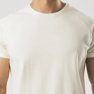 เสื้อยืดแขนสั้นคอกลมสีพื้นผ้าถักทรงเข้ารูปลำลองความยาวปกติสีขาวสำหรับออกกำลังกายผู้ชาย - Product Image 5