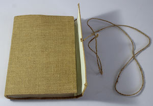 Hermoso Cuaderno Hecho a Mano con 100 Hojas de Papel de Yute Semirrígido Orgánico Reciclado - Product Image 3