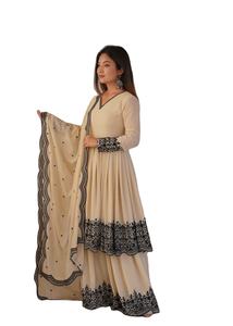 Nuevo Vestido Anarkali de Moda con Cuello en V y Detalles de Bordado en Tela de Lino Premium / Salwar Kameez SIE para Fiestas de Invierno - Product Image 1