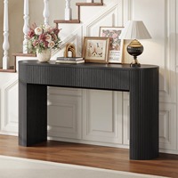 Geripptes Design Konvertierbarer Moderner Sofatisch mit Spiegelfinish Gebogene Seiten Mattschwarzes Eisen Wohnzimmer Eingangsbereich Villa Hotel Nutzung
