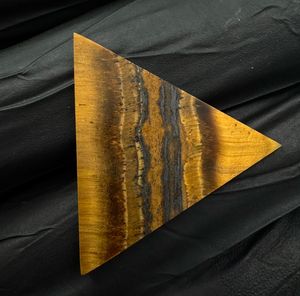 พลอยตาเสือทรงสามเหลี่ยมแบบคาโบชองสำหรับทำเครื่องประดับ ขนาด 30x30 มม. - Product Image 5