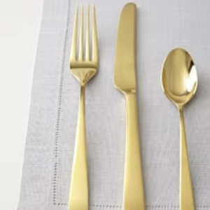 Couverts de style néo-classique de luxe, conçus pour une élégance raffinée à la table et pour des tables imposantes et des environnements hôteliers haut de gamme. - Product Image 1