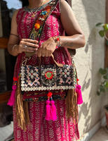 Nouveauté Sac Banjara en Cuir Souple Bohème Hippie Multicolore en Tissu de Coton Tribal Rajasthani Fait Main avec Franges et Pompons
