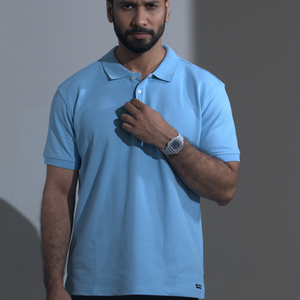 Chemise polo homme manches courtes, couleur bleu ciel, coupe classique, tissu piqué 280 gsm, 100% coton peigné. - Product Image 1