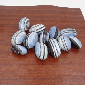 Chakralume Opale bleue naturelle d'Owyhee, sculptée à la main, ovale, rayée, plate, Feng Shui, Shivlingam, cristal poli, pierre sacrée - Product Image 4