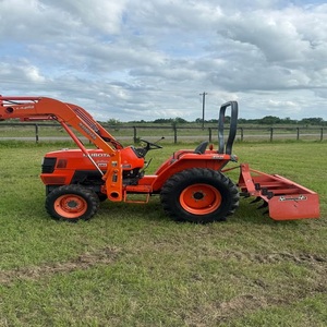 Tracteur compact Kubota L2800 4x4, machine agricole polyvalente pour travaux agricoles. - Product Image 2
