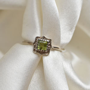 Anillo Cuadrado de Peridoto en Plata de Ley 925 con Acabado Antiguo, Hecho a Mano, Anillo de Compromiso de Lujo con Piedra Preciosa, Chapado en Oro de 18K, Certificado, Agosto - Product Image 1