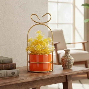 Support de plante en forme d'arche en fil doré luxueux et romantique avec pot en métal orange vibrant pour une décoration de salon charmante - Product Image 2