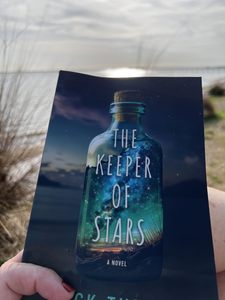 El guardián de las estrellas de Buck Turner, libro en inglés de bolsillo, novela de historia de amor conmovedora - Product Image 3
