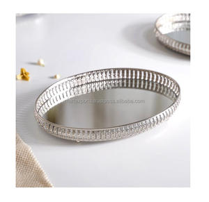 ถาดโลหะทำด้วยมือที่มีผิวขัดเงาเหมาะสำหรับการเสิร์ฟขนมหรือเพิ่มสไตล์การตกแต่งบ้าน - Product Image 3