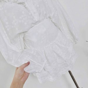 Ensemble deux pièces pour femmes, chemisier en dentelle et mini-jupe, style doux et tendance - Product Image 6