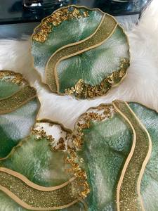 Juego de Posavasos de Resina Verde Esmeralda Belladec con Hojuelas Doradas, Estilo Geoda Hecho a Mano, Ligeros y Fáciles de Usar - Product Image 5