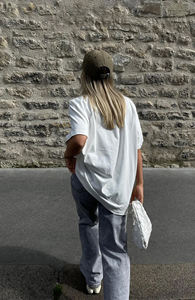 Camiseta Oversize de Mujer Más Vendida con Hombros Caídos, Rayas, Cuello en V, de Poliéster/Algodón Ecológico, Ajuste Casual y Estilo Urbano - Product Image 5