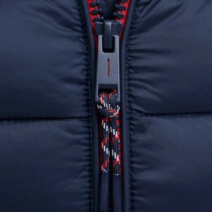 Chaleco Acolchado Impermeable para Hombre, Color Azul Marino, Relleno de Poliéster, Cuello Alto, Cierre de Cremallera, Cortavientos, Sin Mangas, ODM - Product Image 4