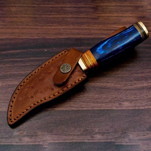 Cuchillo de caza y camping personalizado hecho a mano de acero de Damasco con punta de clip, mango de madera, funda de cuero, grado DIY/Industrial, 9 pulgadas - Product Image 6