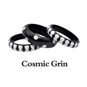 Juego de Brazaletes de Resina, Redondos, Negros con Puntos Blancos, Acabado Brillante, Técnica de Fundición, Joyería de Moda, Escultura Artística - Product Image 6