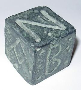 Dados de hueso hechos a mano, decoración y accesorios, otras decoraciones para bodas - Product Image 1