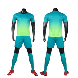 Uniformes de Fútbol para Equipos Deportivos, Conjuntos de Fútbol para Partidos de Club, Equipaciones Personalizadas al por Mayor para Hombre, Camiseta de Cuello Redondo y Manga Corta con Pantalones Cortos - Product Image 1
