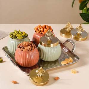 Tarro de Almacenamiento de Frutos Secos Hecho a Mano con Acabado de Latón Martillado en Bandeja Decorativa con Ruedas, Contenedores Premium para Frutos Secos, Tarro Metálico para Frutos Secos - Product Image 6