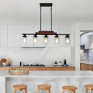 Lampadario Industriale Stile Fattoria a 5 Luci per Isola Cucina, 37 Pollici, Altezza Regolabile, in Metallo e Legno con Paralumi in Vetro Trasparente - Product Image 1