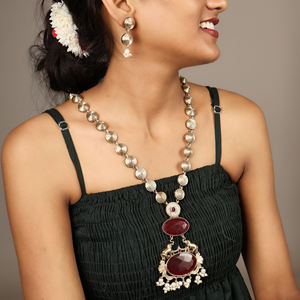 Parure Collier Long Pendentif et Boucles d'Oreilles en Laiton Plaqué Or Oxydé Antique avec Motif Amoureux et Pierre Rouge Bohème pour Femme, Cadeau de Mariage - Product Image 1