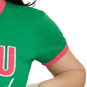 T-shirt en chenille brodé vert et rose, inspiré des universités afro-américaines, en coton premium, style streetwear décontracté - Product Image 4