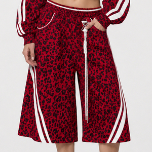 Shorts Bermuda Femme Taille Haute Imprimé Léopard Rouge avec Ligne Contrastante et Poches, Taille Élastique, Vente en Gros - Product Image 1