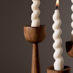 Juego de 3 Portavelas de Madera Rústica con Diseños de Pedestal Cónico y Forma Redonda para Decoración del Hogar - Product Image 4