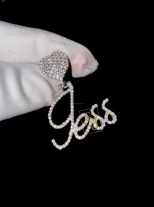 Escritura cursiva personalizable Iced Moissanite Diamond Custom Letter Pendant con corazón Bail Necklace 925Silver 1.38Ct VVS DEF Gift - Product Image 2