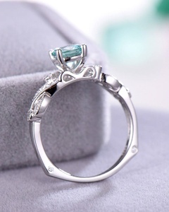 Bague de fiançailles en saphir vert de laboratoire, style Art Déco antique, en argent sterling filigrané, bague de mariée vintage - Product Image 3