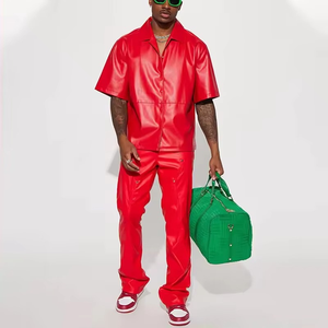 Conjunto de cuero sintético rojo para hombre, camisa de manga corta con botones y pantalones, conjunto de dos piezas de cuero PU para uso diario - Product Image 3