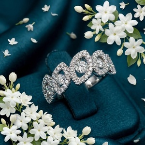 Bague en or blanc 18 carats haut de gamme avec diamants naturels ronds et sertissage pavé, design vintage, vente en gros Chine, idéale pour un cadeau - Product Image 1