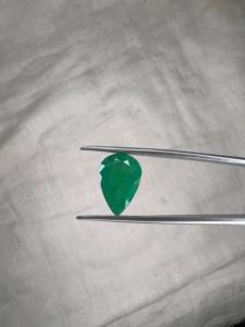 Émeraude naturelle zambienne de 4,06 ct, pierre précieuse en forme de poire, émeraude verte facettée, vente en gros pour bijoux de mariage raffinés - Product Image 3